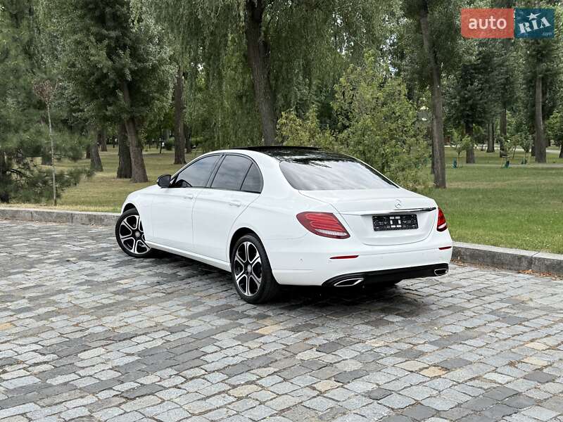 Седан Mercedes-Benz E-Class 2016 в Киеве