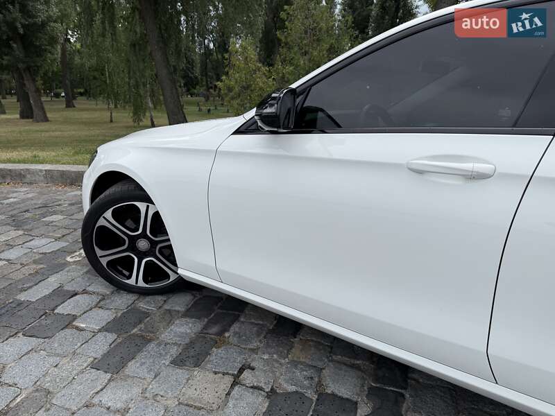 Седан Mercedes-Benz E-Class 2016 в Киеве