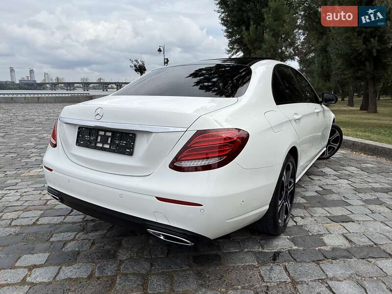 Седан Mercedes-Benz E-Class 2016 в Киеве
