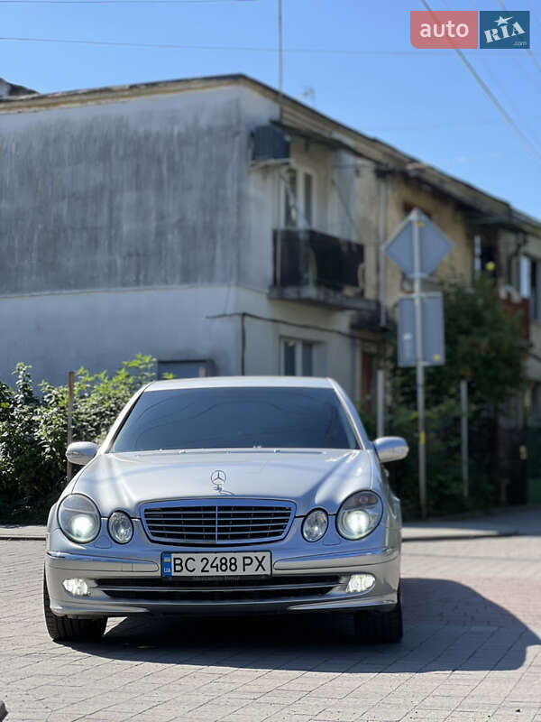Седан Mercedes-Benz E-Class 2004 в Львове