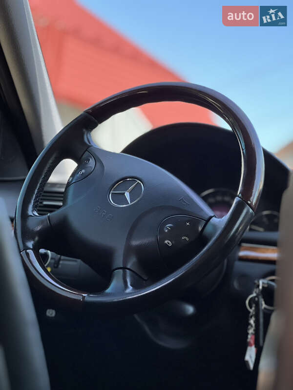 Седан Mercedes-Benz E-Class 2004 в Львове