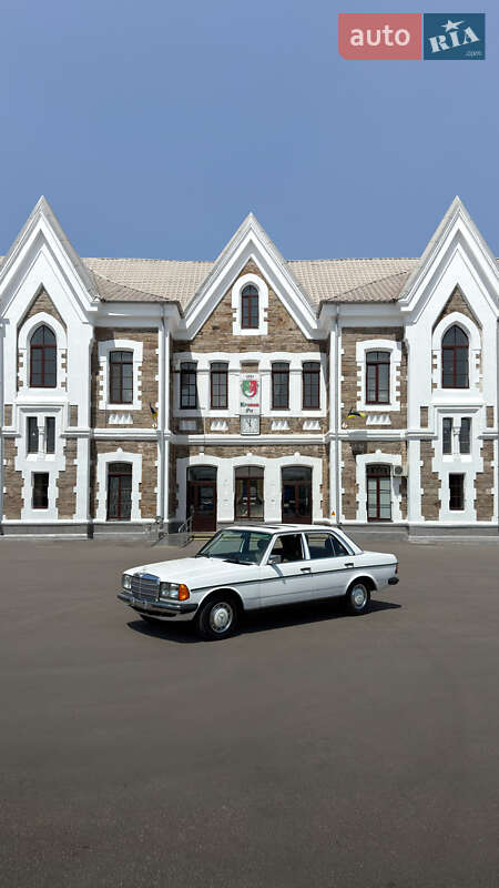 Седан Mercedes-Benz E-Class 1984 в Кривом Роге
