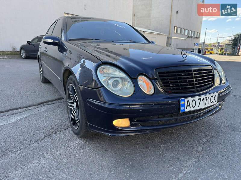 Седан Mercedes-Benz E-Class 2004 в Львове