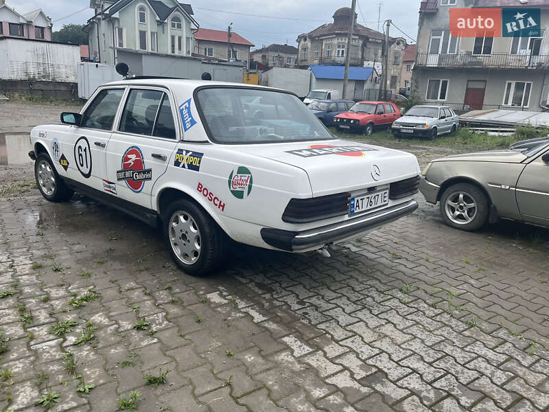 Седан Mercedes-Benz E-Class 1982 в Городенке