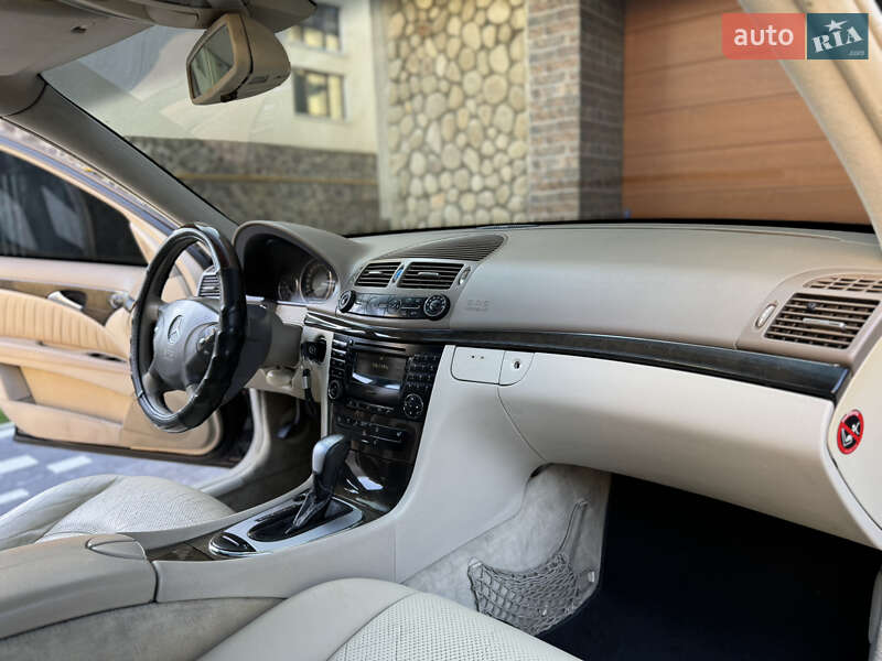 Седан Mercedes-Benz E-Class 2002 в Сваляве