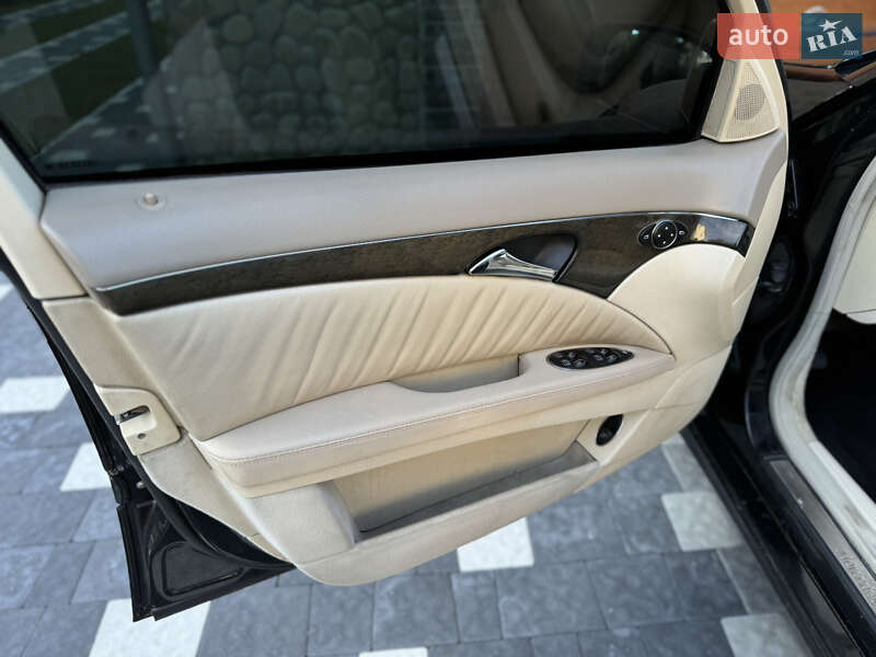 Седан Mercedes-Benz E-Class 2002 в Сваляве