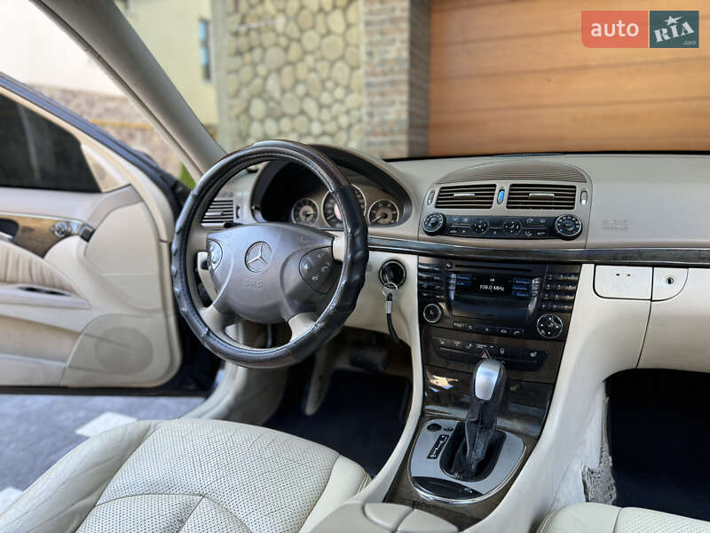 Седан Mercedes-Benz E-Class 2002 в Сваляве