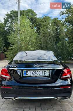 Седан Mercedes-Benz E-Class 2017 в 