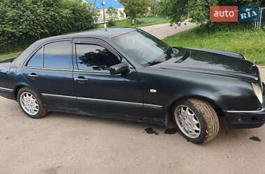 Седан Mercedes-Benz E-Class 1996 в Ровно