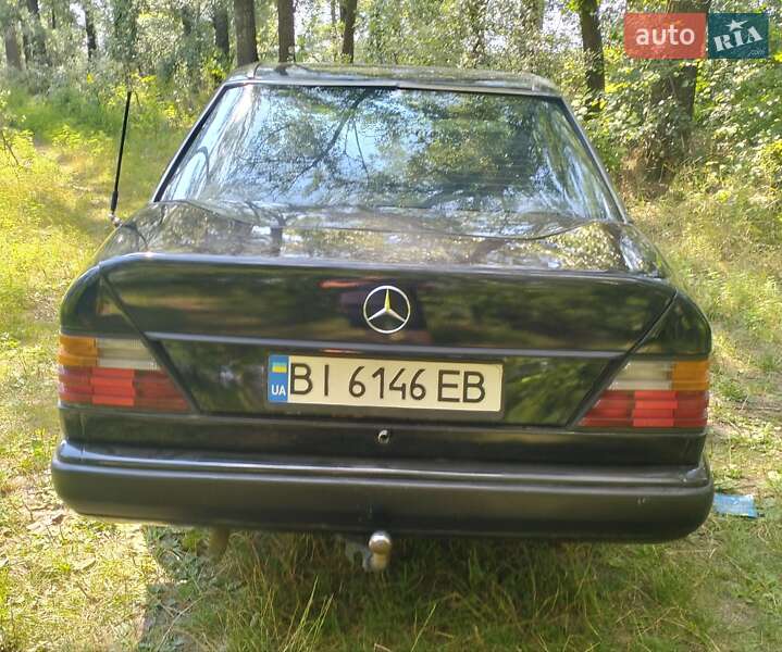 Седан Mercedes-Benz E-Class 1985 в Миргороде