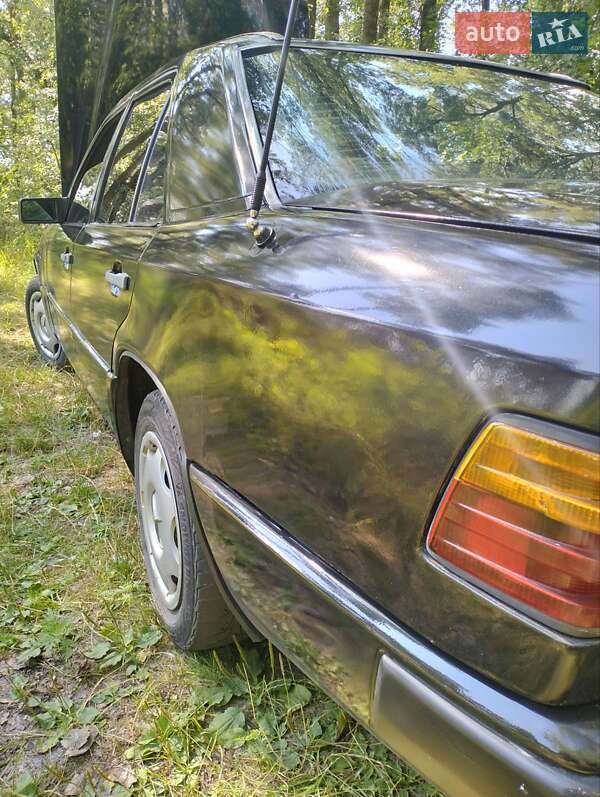 Седан Mercedes-Benz E-Class 1985 в Миргороде