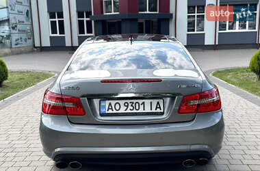 Купе Mercedes-Benz E-Class 2009 в 