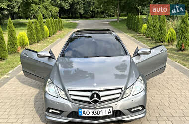 Купе Mercedes-Benz E-Class 2009 в 