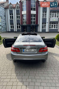Купе Mercedes-Benz E-Class 2009 в 