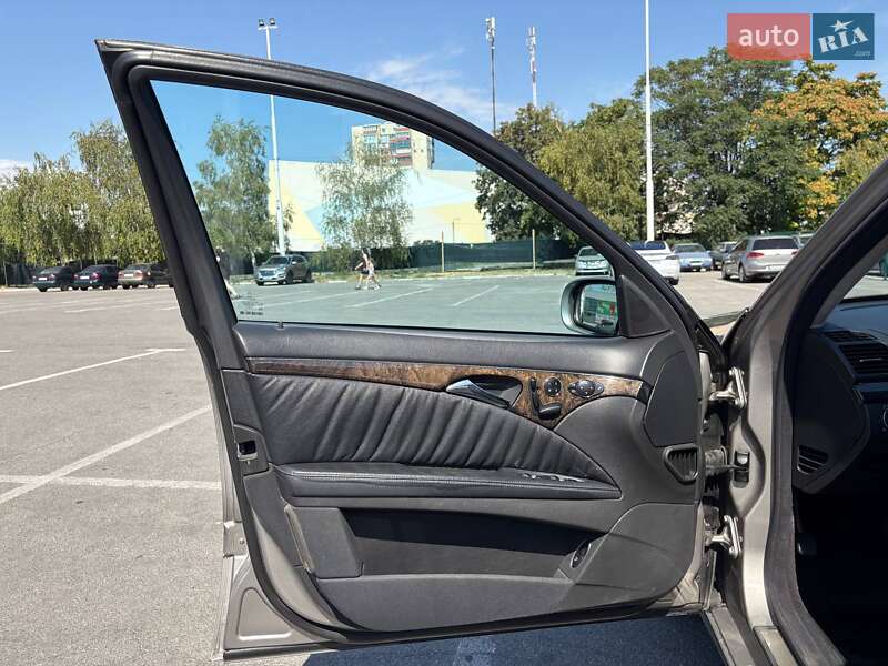 Седан Mercedes-Benz E-Class 2003 в Запорожье
