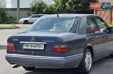 Седан Mercedes-Benz E-Class 1995 в Ровно