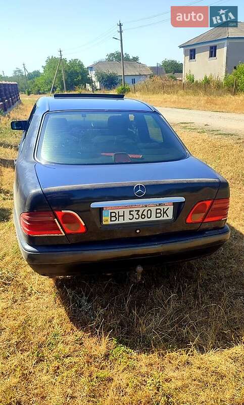 Седан Mercedes-Benz E-Class 1997 в Саврани
