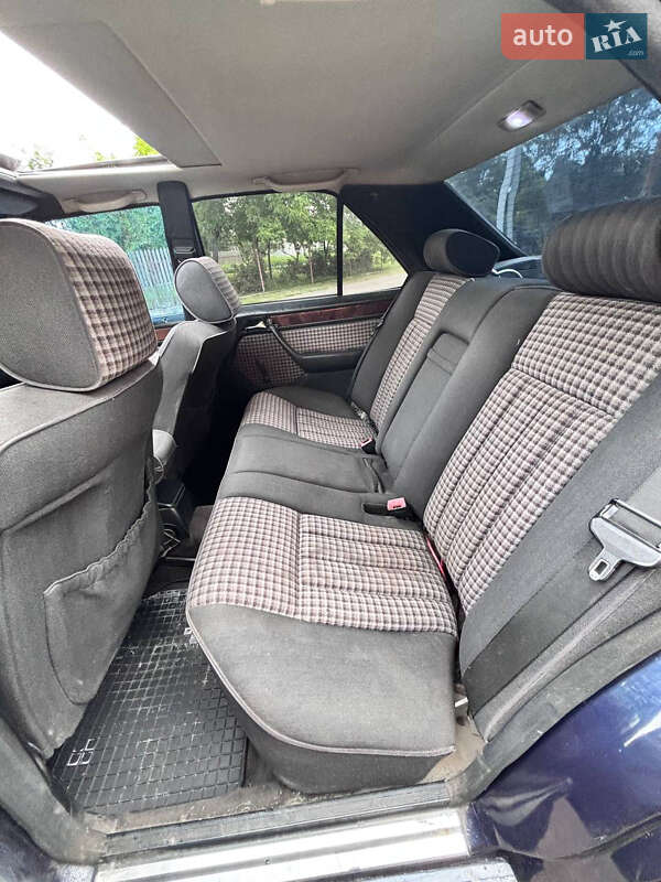 Седан Mercedes-Benz E-Class 1995 в Дублянах