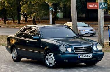 Седан Mercedes-Benz E-Class 1999 в 