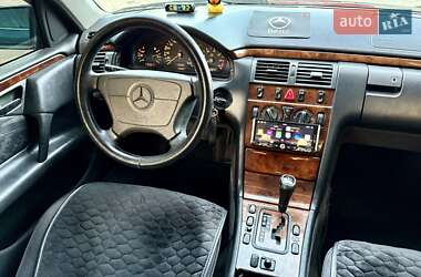Седан Mercedes-Benz E-Class 1999 в 