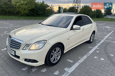 Седан Mercedes-Benz E-Class 2011 в Черновцах