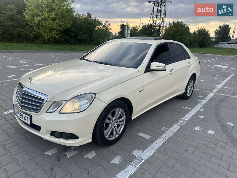 Седан Mercedes-Benz E-Class 2011 в Черновцах