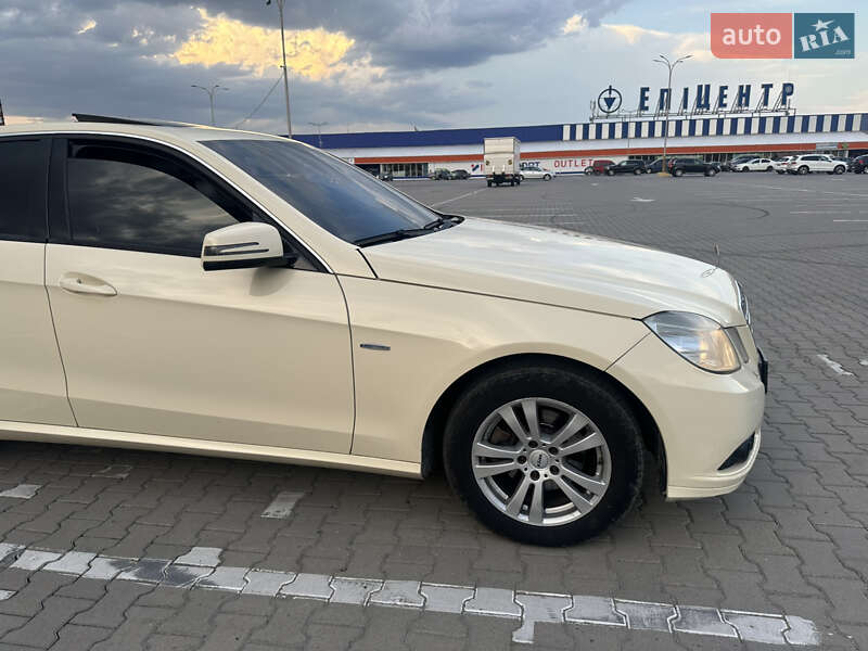 Седан Mercedes-Benz E-Class 2011 в Черновцах