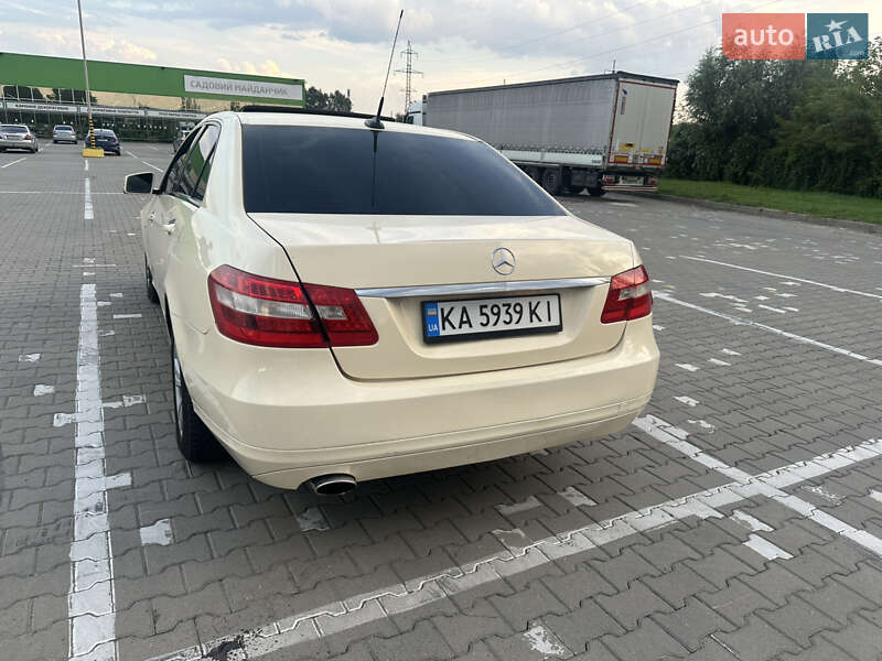 Седан Mercedes-Benz E-Class 2011 в Черновцах