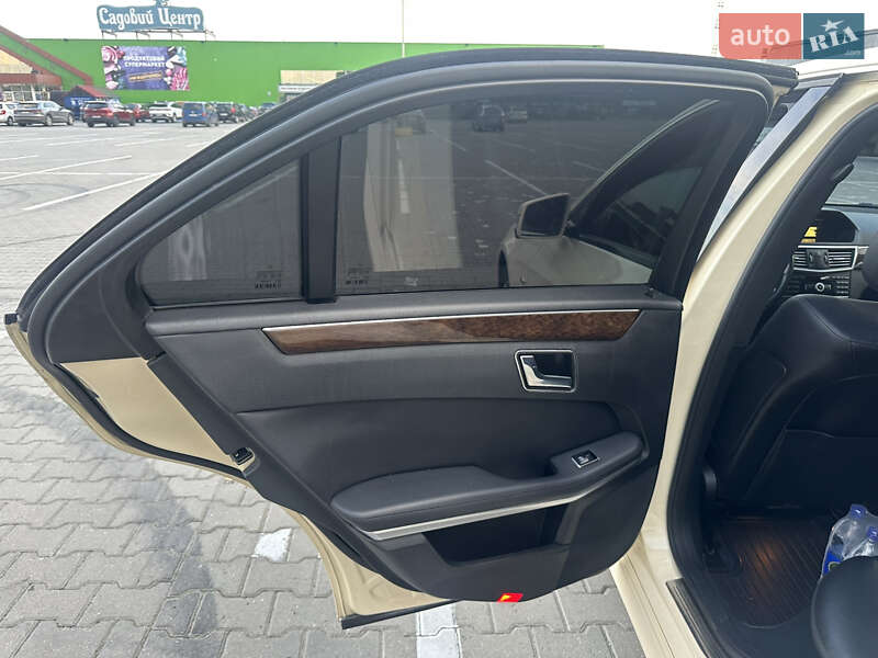 Седан Mercedes-Benz E-Class 2011 в Черновцах