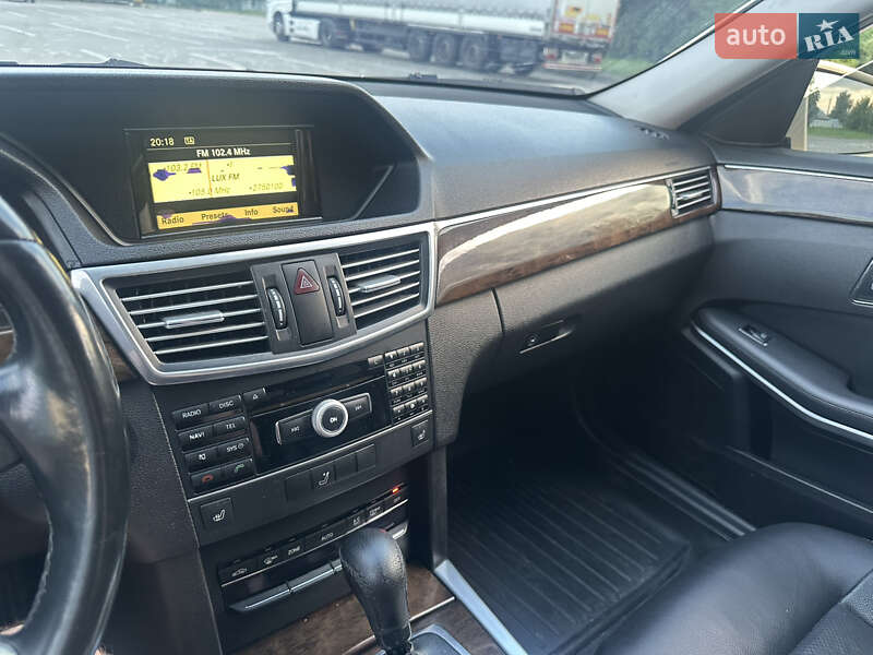 Седан Mercedes-Benz E-Class 2011 в Черновцах