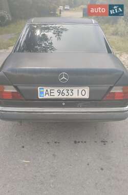 Седан Mercedes-Benz E-Class 1993 в 