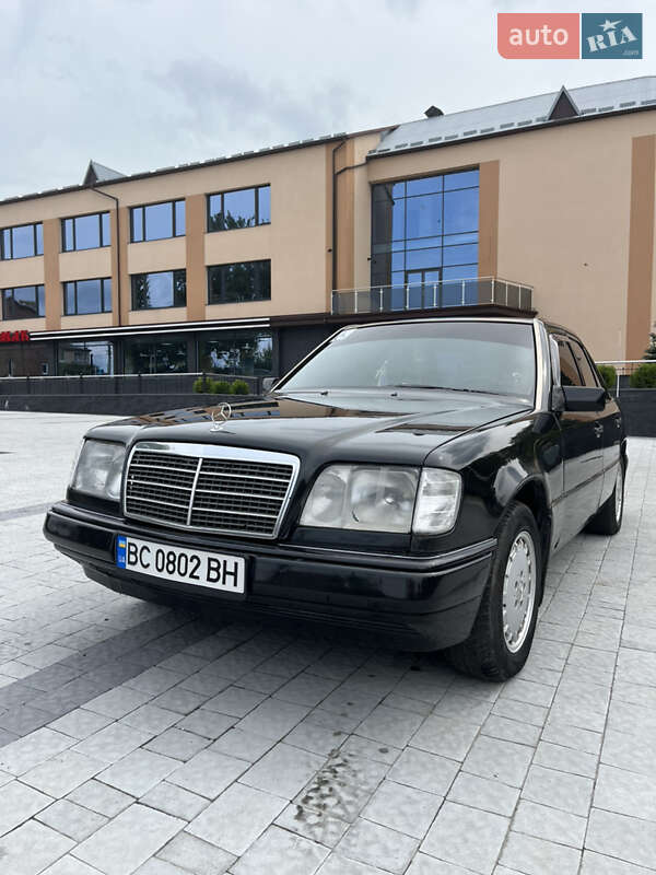 Седан Mercedes-Benz E-Class 1994 в Львове