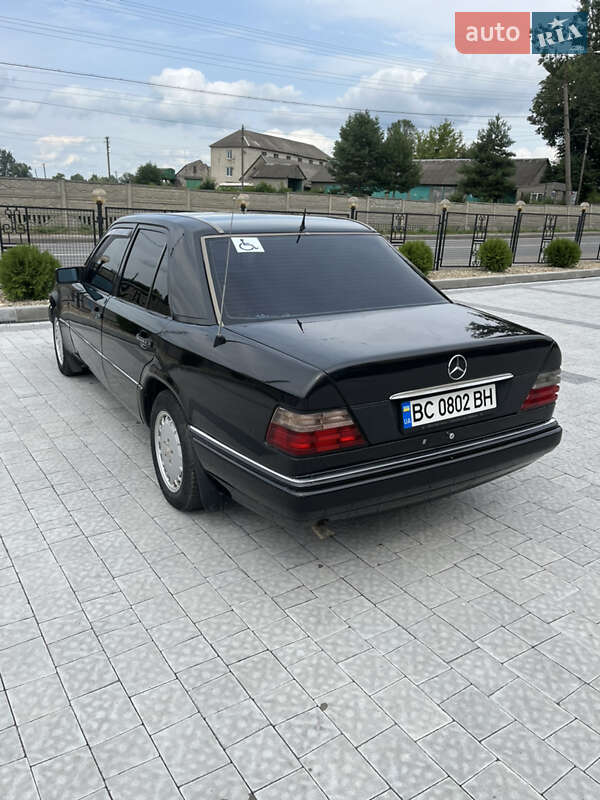 Седан Mercedes-Benz E-Class 1994 в Львове