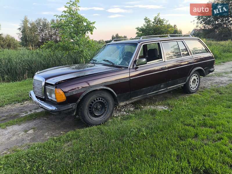 Mercedes-Benz E-Class 1982