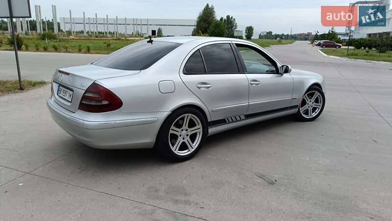 Седан Mercedes-Benz E-Class 2005 в Киеве