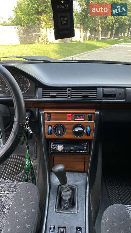 Седан Mercedes-Benz E-Class 1986 в Сокирянах