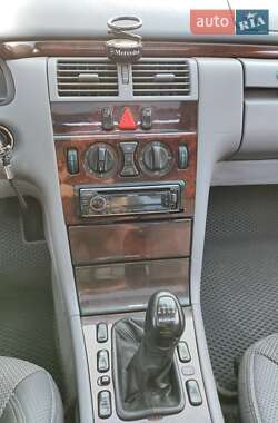 Седан Mercedes-Benz E-Class 2000 в  фото 19 Седан Mercedes-Benz E-Class 2000 в