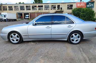 Седан Mercedes-Benz E-Class 2000 в  фото 24 Седан Mercedes-Benz E-Class 2000 в