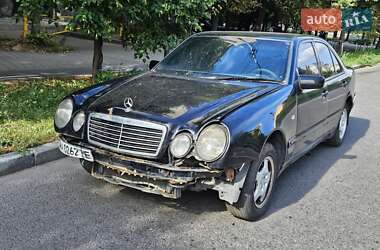 Седан Mercedes-Benz E-Class 1996 в Киеве