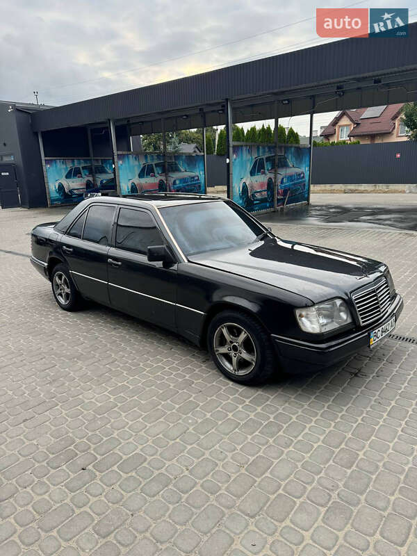 Mercedes-Benz E-Class 1993