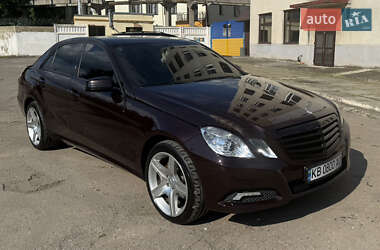 Седан Mercedes-Benz E-Class 2010 в Киеве