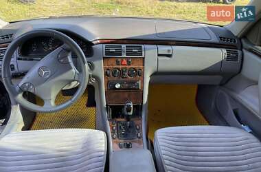 Седан Mercedes-Benz E-Class 2000 в Снятине
