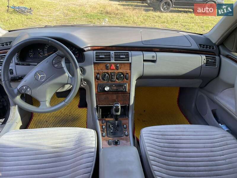Mercedes-Benz E-Class 2000