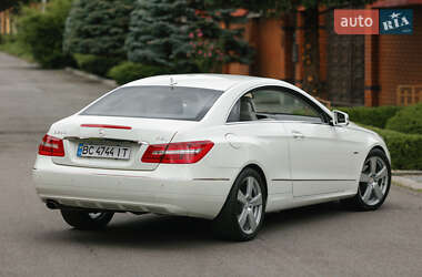Купе Mercedes-Benz E-Class 2010 в 