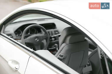 Купе Mercedes-Benz E-Class 2010 в 