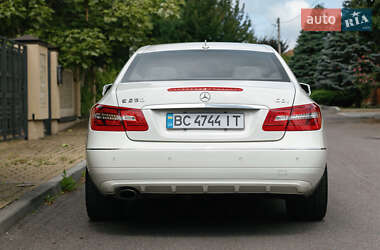 Купе Mercedes-Benz E-Class 2010 в 