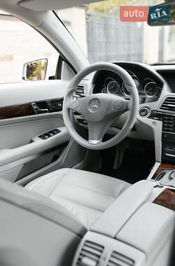 Купе Mercedes-Benz E-Class 2010 в 