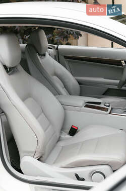Купе Mercedes-Benz E-Class 2010 в 
