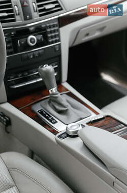 Купе Mercedes-Benz E-Class 2010 в 