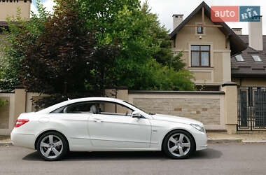 Купе Mercedes-Benz E-Class 2010 в 
